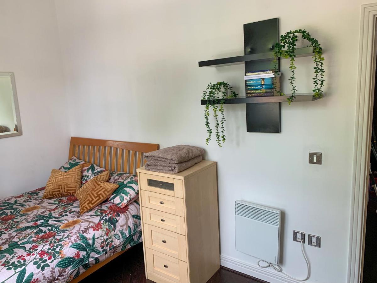 Room In Stratford With Private Bathroom And Parking London Eksteriør billede