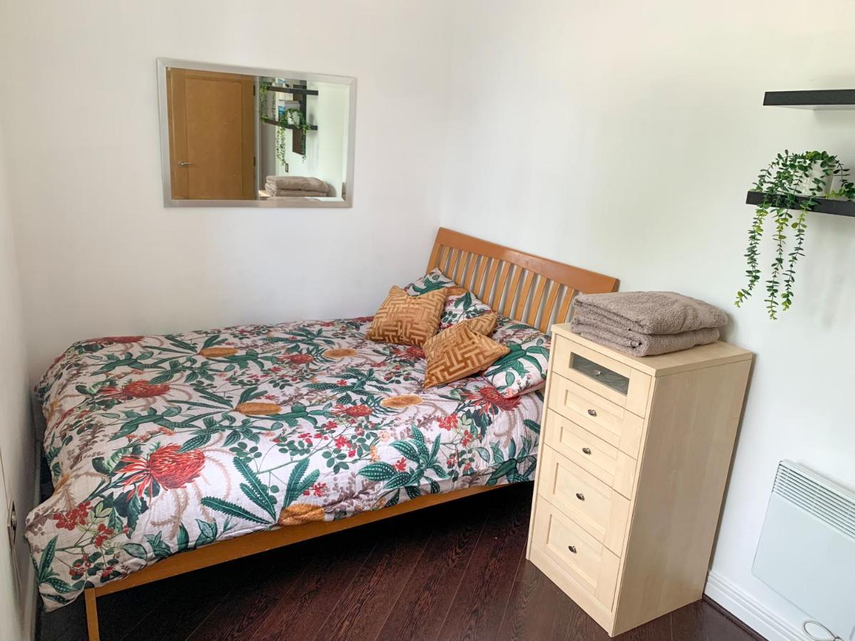 Room In Stratford With Private Bathroom And Parking London Eksteriør billede