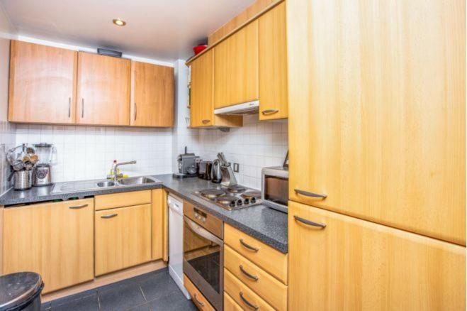 Room In Stratford With Private Bathroom And Parking London Eksteriør billede
